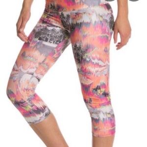 ❗️Onzie Neon Cropped Leggings